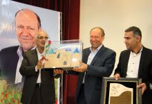 گزارش تصویری از اهداء جوایز  در همایش تجلیل از پرفسور علی اکبر جلالی چهره ماندگار شهرستان شاهرود 